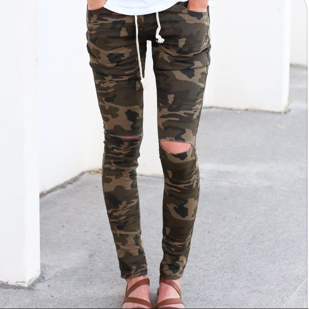 COPY - Camo distressed leggings